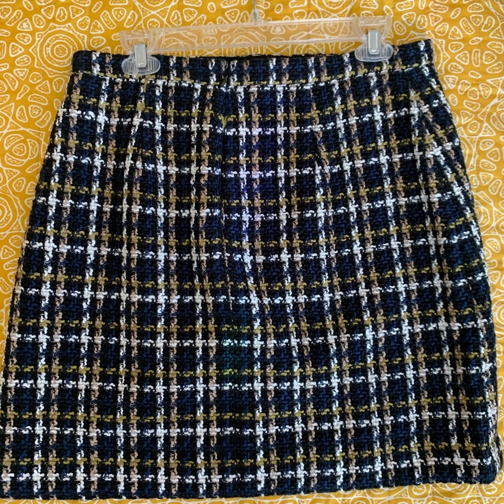 Tweed skirt Ann Taylor, like new.